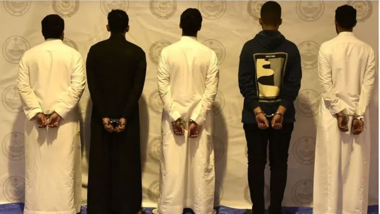 വളച്ചാക്കുകൾ പരിശോധിച്ചപ്പോൾ കണ്ടത് 2,465,000 ലഹരി ​ഗുളികകൾ, അഞ്ചുപേരെ അറസ്റ്റ് ചെയ്ത് സൗദി നാർക്കോട്ടിക് 