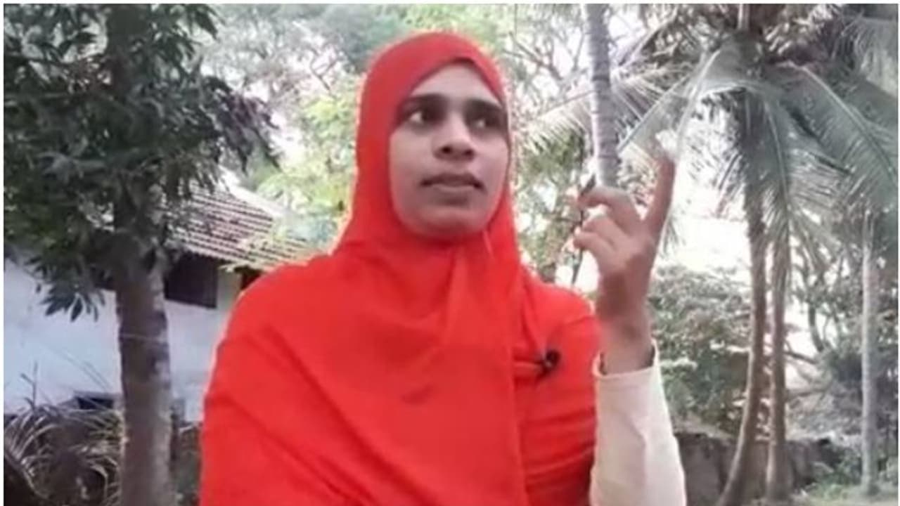 സിദ്ധാർഥന്റെ മരണത്തിൽ 'ജാമിദ ടീച്ചർ ടോക്സ്' യൂടൂബ് ചാനലിലൂടെ വിദ്വേഷ പ്രചാരണം, കെ ജാമിദക്കെതിരെ കേസെടുത്തു സിദ്ധാർഥന്റെ മരണത്തിൽ 'ജാമിദ ടീച്ചർ ടോക്സ്' യൂടൂബ് ചാനലിലൂടെ വിദ്വേഷ പ്രചാരണം, കെ ജാമിദക്കെതിരെ കേസെടുത്തു