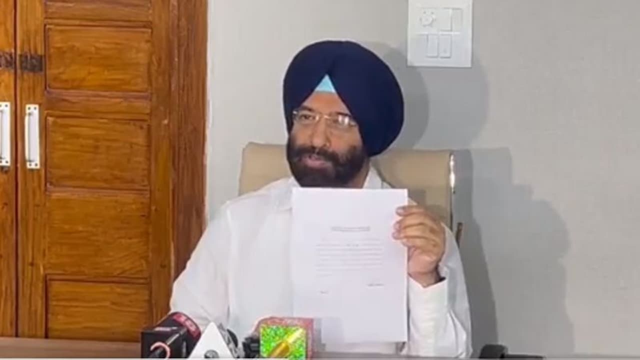 ಇಡಿ ಕಸ್ಟಡಿಯಿಂದ ಸಿಎಂ ಕೇಜ್ರಿವಾಲ್ ಹೊರಡಿಸಿದ ಆರ್ಡರ್ ನಕಲಿ, ದಾಖಲೆ ಬಹಿರಂಗಪಡಿಸಿದ ಬಿಜೆಪಿ! ಇಡಿ ಕಸ್ಟಡಿಯಿಂದ ಸಿಎಂ ಕೇಜ್ರಿವಾಲ್ ಹೊರಡಿಸಿದ ಆರ್ಡರ್ ನಕಲಿ, ದಾಖಲೆ ಬಹಿರಂಗಪಡಿಸಿದ ಬಿಜೆಪಿ!