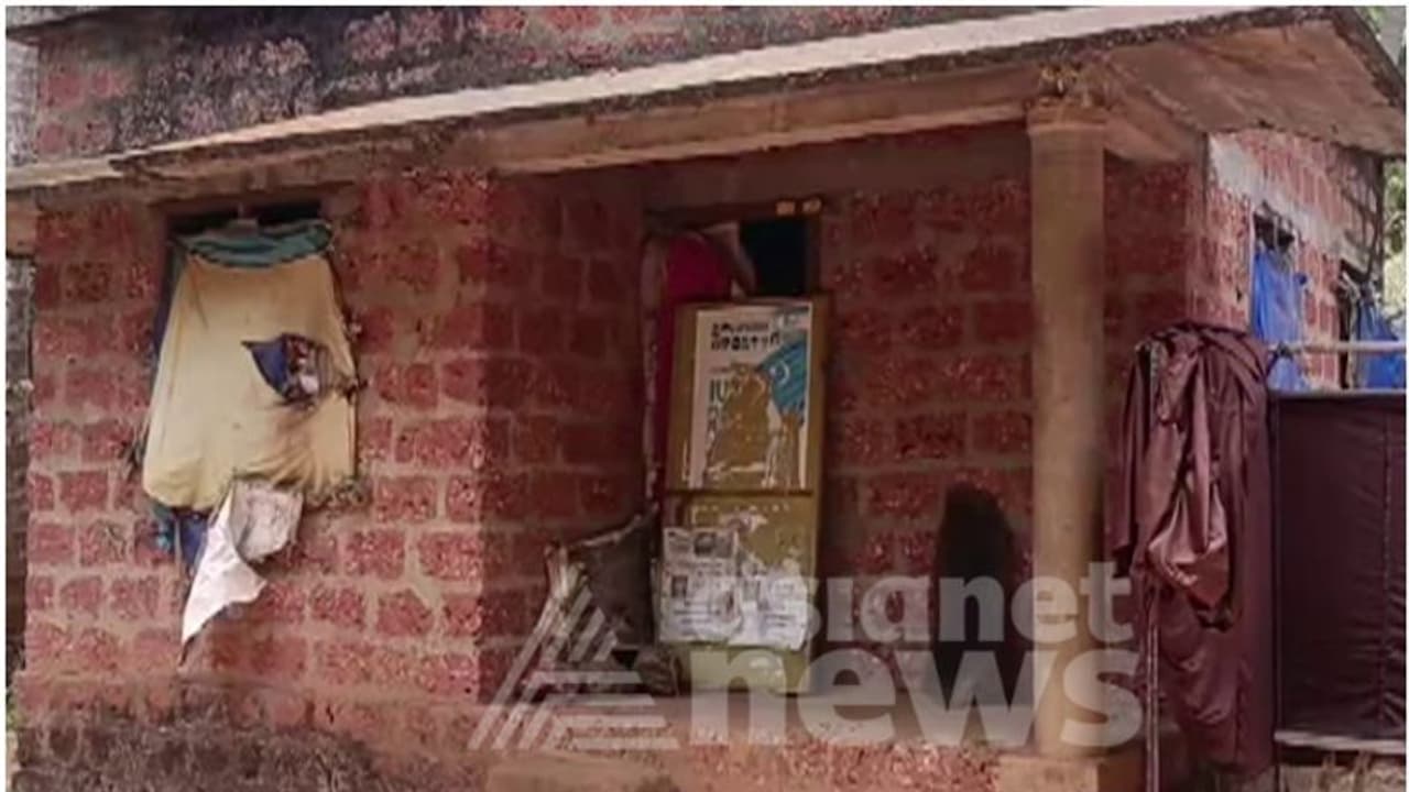 കടുത്ത ദുര്ഗന്ധം, പരിശോധന നടത്തിയ നാട്ടുകാര് കണ്ടത് യുവാവിന്റെ അഴുകിത്തുടങ്ങിയ മൃതദേഹം കടുത്ത ദുര്ഗന്ധം, പരിശോധന നടത്തിയ നാട്ടുകാര് കണ്ടത് യുവാവിന്റെ അഴുകിത്തുടങ്ങിയ മൃതദേഹം