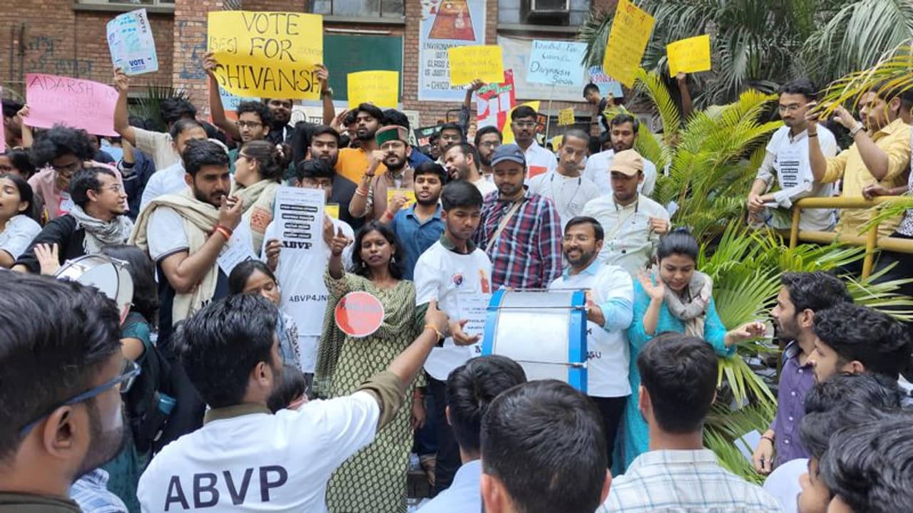 ಜೆಎನ್ಯುನಲ್ಲಿ ಚುನಾವಣೆಯಲ್ಲಿ ಲೆಫ್ಟ್ ವಿದ್ಯಾರ್ಥಿ ಘಟಕ ಕ್ಲೀನ್ ಸ್ಪೀಪ್, ಎಬಿವಿಪಿಗೆ ಹಿನ್ನಡೆ! ಜೆಎನ್ಯುನಲ್ಲಿ ಚುನಾವಣೆಯಲ್ಲಿ ಲೆಫ್ಟ್ ವಿದ್ಯಾರ್ಥಿ ಘಟಕ ಕ್ಲೀನ್ ಸ್ಪೀಪ್, ಎಬಿವಿಪಿಗೆ ಹಿನ್ನಡೆ!