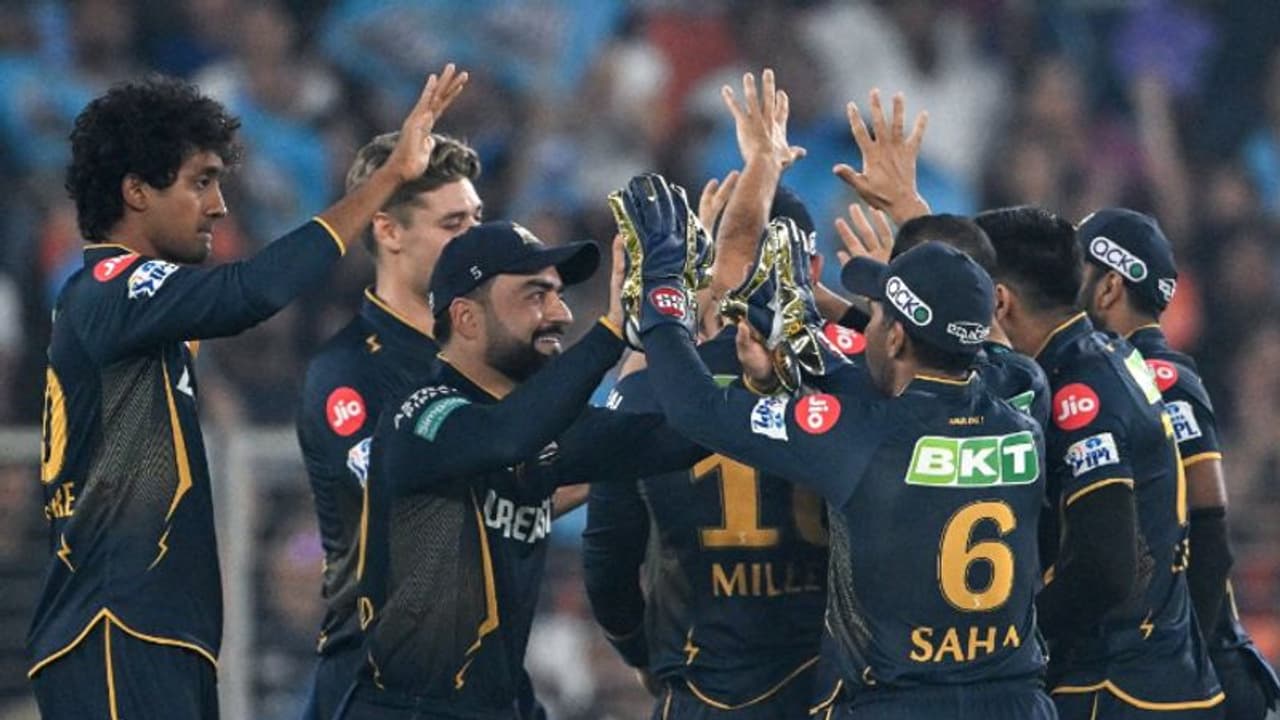 ഹാര്ദിക്കിന് കൂവലും പരിഹാസവും പിന്നെ തോല്വിയും! ഗുജറാത്തിന് ത്രസിപ്പിക്കുന്ന ജയം, മുംബൈ വീണത് അവസാന ഓവറില് ഹാര്ദിക്കിന് കൂവലും പരിഹാസവും പിന്നെ തോല്വിയും! ഗുജറാത്തിന് ത്രസിപ്പിക്കുന്ന ജയം, മുംബൈ വീണത് അവസാന ഓവറില്