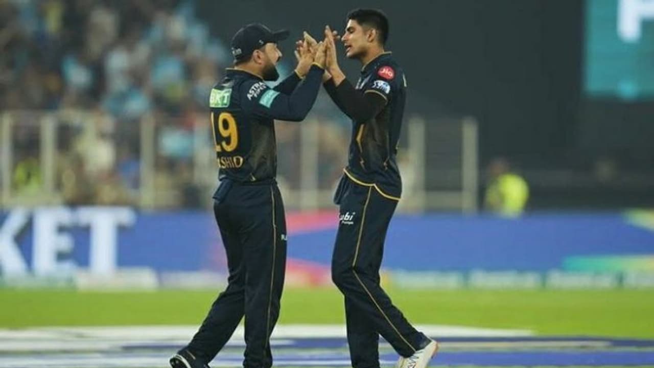 ടിം ഡേവിഡിന് റാഷിദിനെ പേടി! സ്ട്രൈക്ക് കൊടുക്കാതെ തിലക്; വിമര്ശനങ്ങള്ക്കിടെ ഹാര്ദിക്കിന്റെ ന്യായീകരണം ടിം ഡേവിഡിന് റാഷിദിനെ പേടി! സ്ട്രൈക്ക് കൊടുക്കാതെ തിലക്; വിമര്ശനങ്ങള്ക്കിടെ ഹാര്ദിക്കിന്റെ ന്യായീകരണം