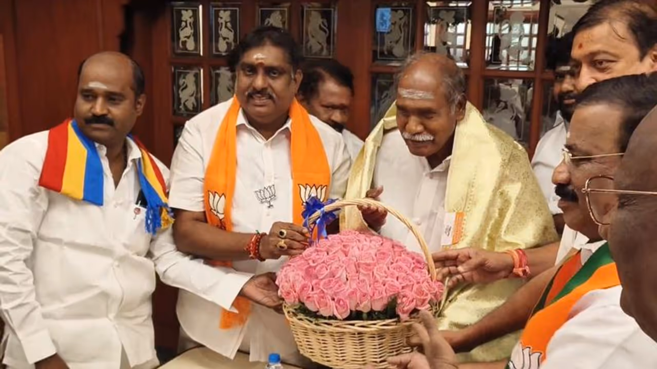 மத்தியில் ஆட்சி அமைப்பவர்களை புதுவையில் வெற்றி பெற வைத்தால் தான் நமக்கு நிதி கிடைக்கும்; புதுவை முதல்வர்