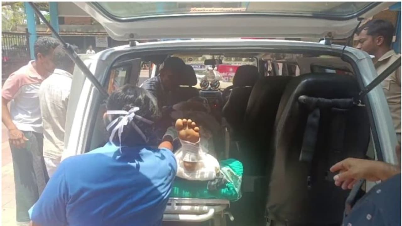 മലപ്പുറത്ത് മതിൽ നിർമാണത്തിനിടെ മണ്ണിടിഞ്ഞു, 2 തൊഴിലാളികൾക്ക് പരിക്ക് മലപ്പുറത്ത് മതിൽ നിർമാണത്തിനിടെ മണ്ണിടിഞ്ഞു, 2 തൊഴിലാളികൾക്ക് പരിക്ക്