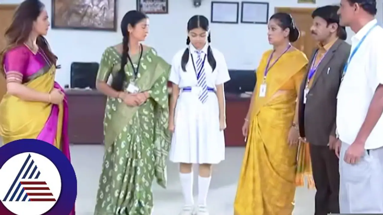 ಕಾಪಿ ಮಾಡ್ತಿರೋ ಆರೋಪದ ಮೇಲೆ ಪರೀಕ್ಷೆಯಿಂದ ಭಾಗ್ಯ ತನ್ವಿ ಔಟ್! ಸಿಸಿಟಿವಿಯಲ್ಲಿ ಏನಿದೆ? ಕಾಪಿ ಮಾಡ್ತಿರೋ ಆರೋಪದ ಮೇಲೆ ಪರೀಕ್ಷೆಯಿಂದ ಭಾಗ್ಯ ತನ್ವಿ ಔಟ್! ಸಿಸಿಟಿವಿಯಲ್ಲಿ ಏನಿದೆ?