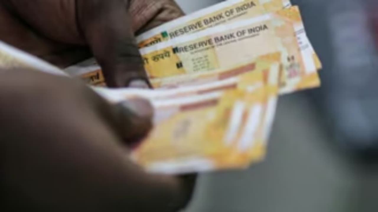 വാഹനത്തിന്റെ ലോൺ അടച്ചുതീർത്തിട്ട് എൻ.ഒ.സി ചോദിച്ചപ്പോൾ വിചിത്ര വാദവുമായി ബാങ്ക്; നഷ്ടപരിഹാരം നൽകാൻ വിധി