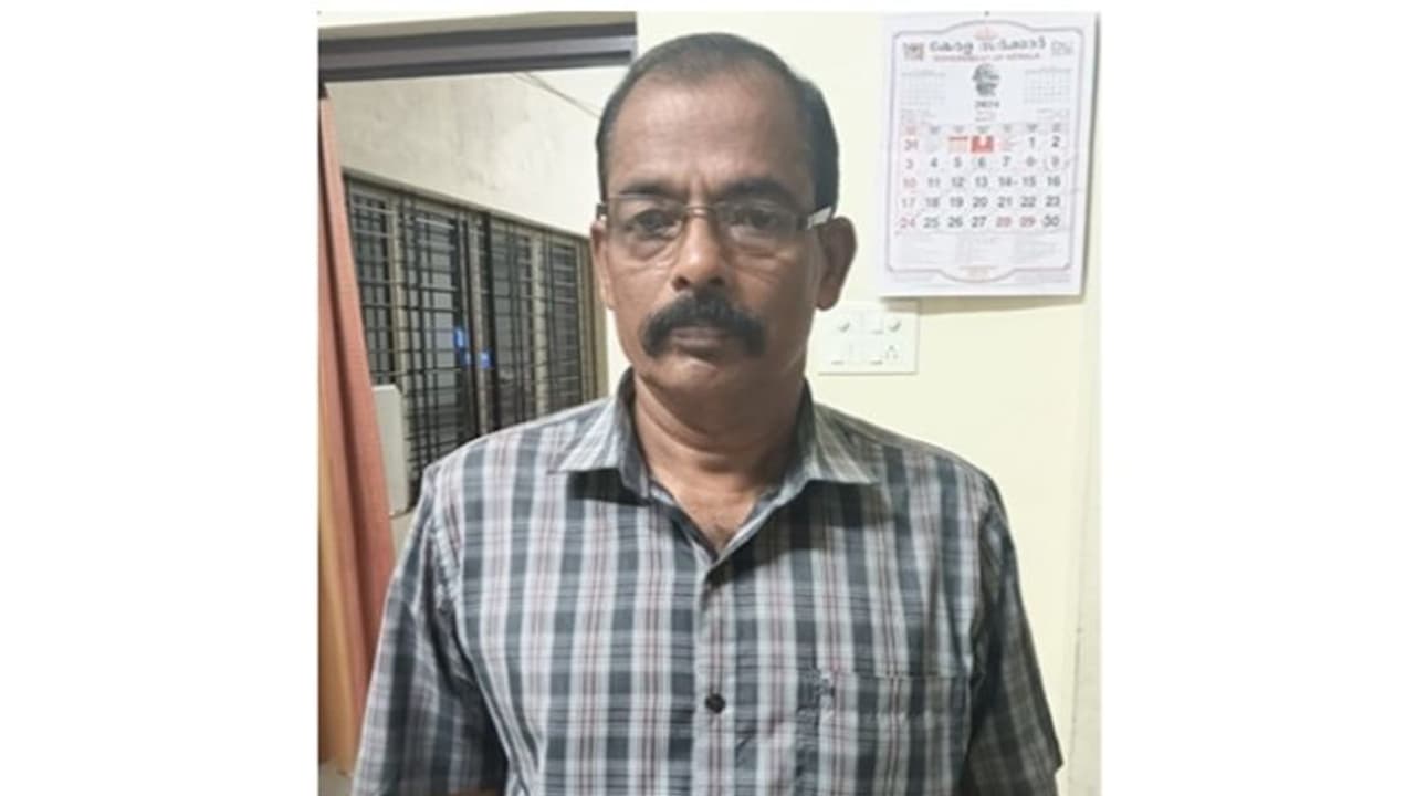 മിലിട്ടറി ക്യാന്റീൻ മദ്യം 138 കുപ്പി വീടിനുള്ളിൽ; പലരിൽ നിന്ന് ശേഖരിച്ച് വിൽപന നടത്തിയ മുൻ സൈനികൻ പിടിയിൽ