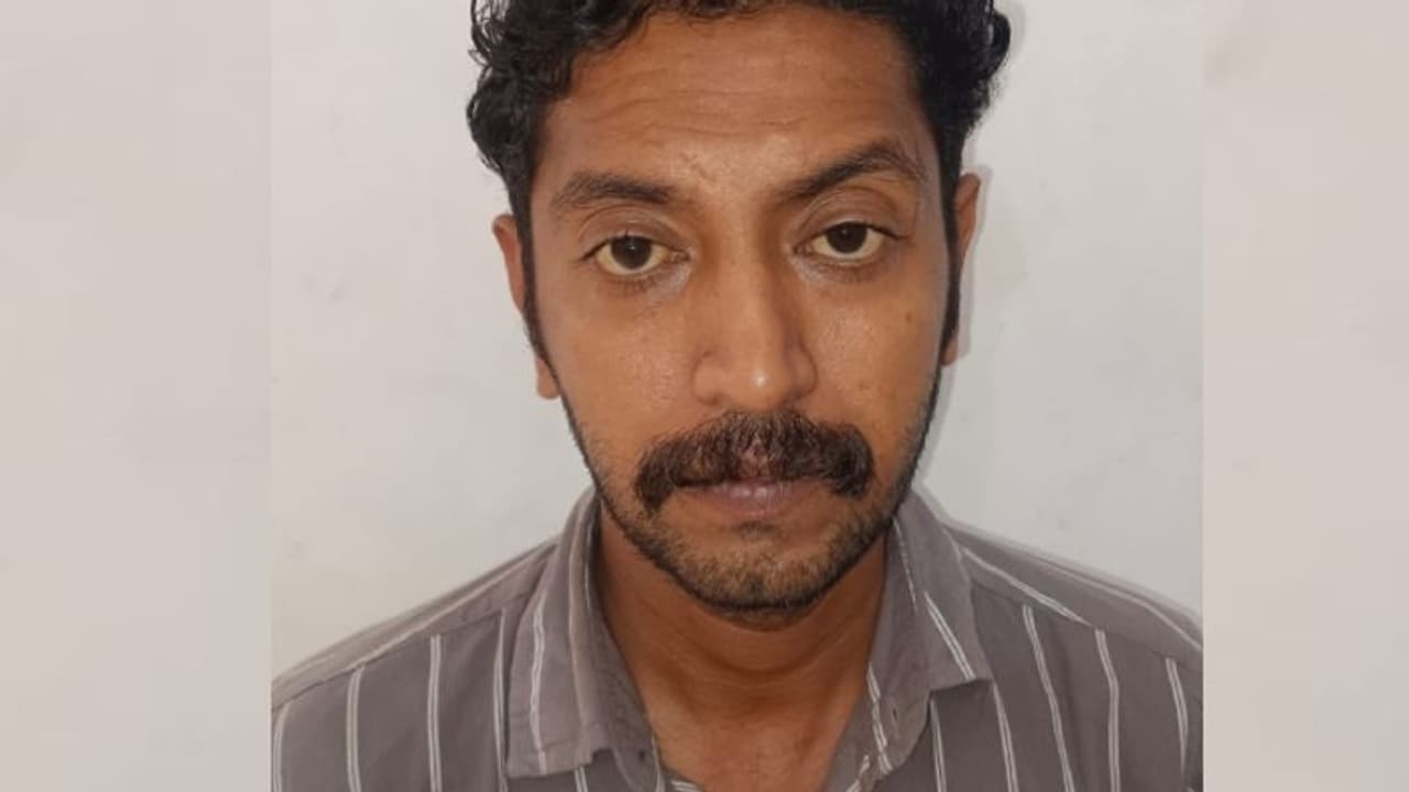 വീട്ടിൽ സൂക്ഷിച്ചിരുന്ന മദ്യം കാണാതായി; തർക്കത്തിനിടെ അച്ഛനെ കോടാലി കൊണ്ട് ആക്രമിച്ച് മകൻ വീട്ടിൽ സൂക്ഷിച്ചിരുന്ന മദ്യം കാണാതായി; തർക്കത്തിനിടെ അച്ഛനെ കോടാലി കൊണ്ട് ആക്രമിച്ച് മകൻ