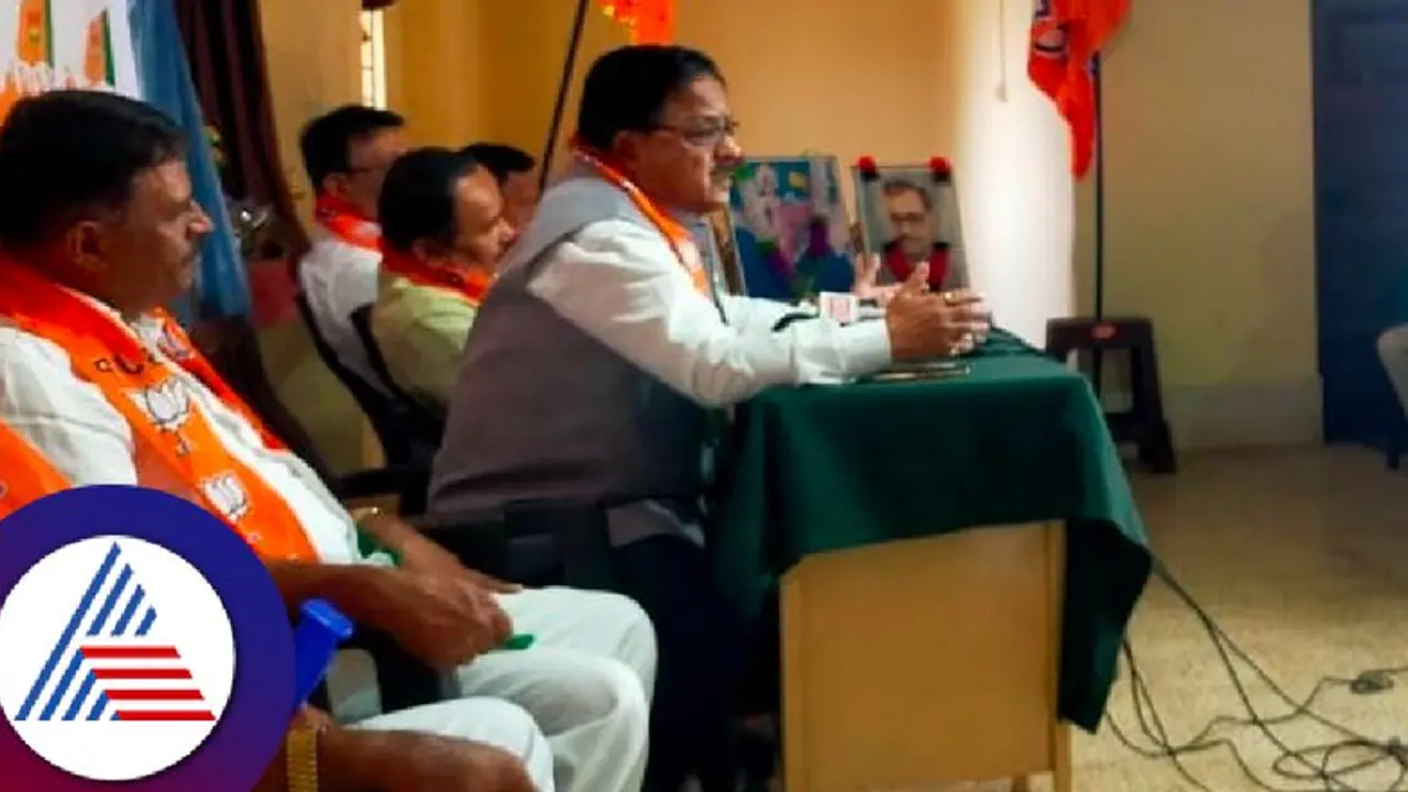 ಬರ ಪರಿಹಾರ ಅನುದಾನಕ್ಕೆ ಸುಪ್ರೀಂ ಮೊರೆ ಹೋಗಿದ್ದು ನಾಚಿಕೆಗೇಡು: ರಾಧಾಮೋಹನ್ ದಾಸ್ ಅಗರ್ವಾಲ್ ಕಿಡಿ ಬರ ಪರಿಹಾರ ಅನುದಾನಕ್ಕೆ ಸುಪ್ರೀಂ ಮೊರೆ ಹೋಗಿದ್ದು ನಾಚಿಕೆಗೇಡು: ರಾಧಾಮೋಹನ್ ದಾಸ್ ಅಗರ್ವಾಲ್ ಕಿಡಿ