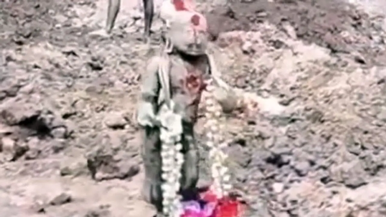 Idol of Lord Ram unearthed in Tamil Nadu's Thiruvarur; discovery challenges political narratives (WATCH) Idol of Lord Ram unearthed in Tamil Nadu's Thiruvarur; discovery challenges political narratives (WATCH)