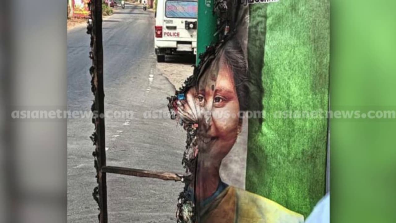 ആലത്തൂര് ലോക്സഭാ മണ്ഡലം യുഡിഎഫ് സ്ഥാനാര്ത്ഥി രമ്യ ഹരിദാസിന്റെ ഫ്ലക്സ് ബോര്ഡ് കത്തിച്ച നിലയിൽ ആലത്തൂര് ലോക്സഭാ മണ്ഡലം യുഡിഎഫ് സ്ഥാനാര്ത്ഥി രമ്യ ഹരിദാസിന്റെ ഫ്ലക്സ് ബോര്ഡ് കത്തിച്ച നിലയിൽ