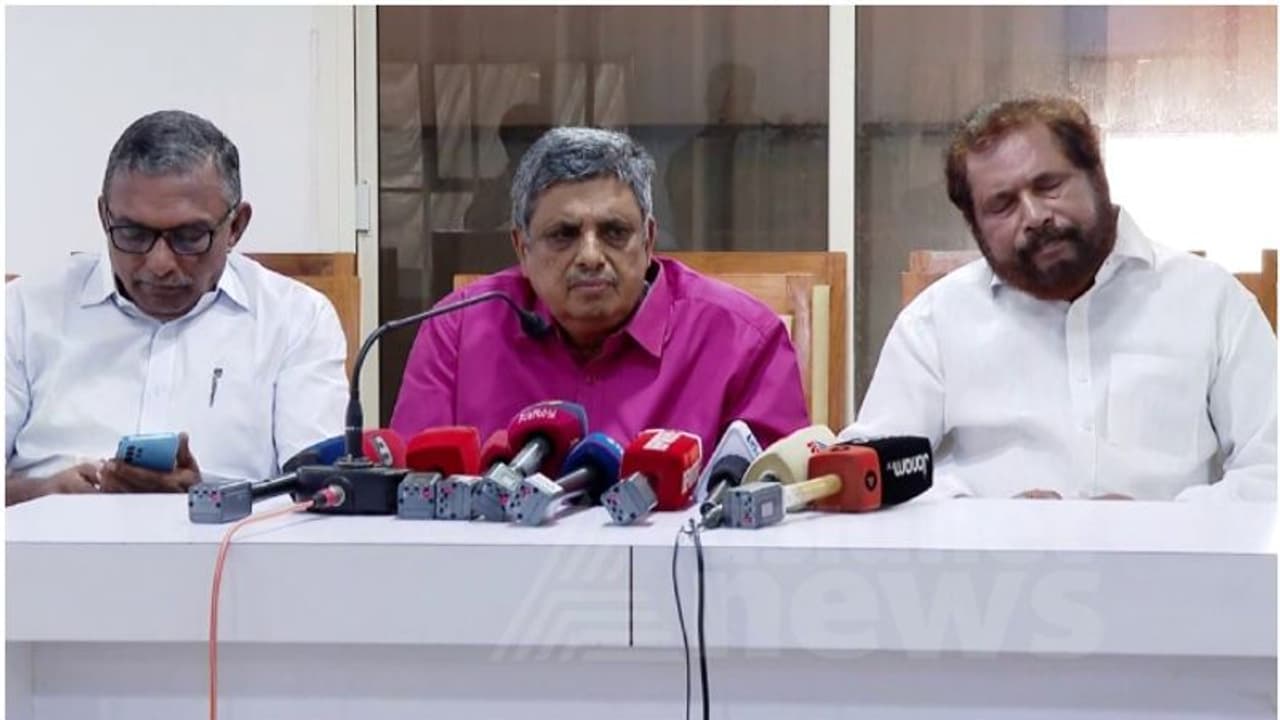 സിപിഎം യോഗത്തിലെ കയ്യാങ്കളി; പാര്ട്ടിക്ക് നാണക്കേടുണ്ടാക്കിയ നേതാക്കള്ക്കെതിരെ നടപടി സാധ്യത സിപിഎം യോഗത്തിലെ കയ്യാങ്കളി; പാര്ട്ടിക്ക് നാണക്കേടുണ്ടാക്കിയ നേതാക്കള്ക്കെതിരെ നടപടി സാധ്യത