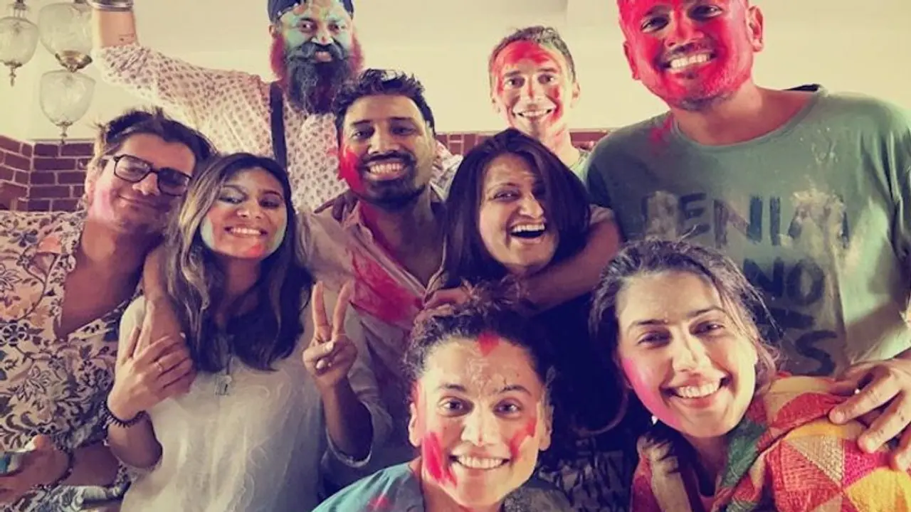 Is THIS 'sindoor' on Taapsee Pannu's forehead? Actress plays Holi with husband Mathias Boe Is THIS 'sindoor' on Taapsee Pannu's forehead? Actress plays Holi with husband Mathias Boe