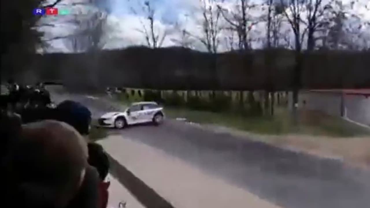 ഞെട്ടിക്കുന്ന അപകടം, റേസിംഗ് ചാമ്പ്യന്ഷിപ്പിനിടെ കാര് കാണികളുടെ ഇടയിലേക്ക് പാഞ്ഞു കയറി, 4 മരണം ഞെട്ടിക്കുന്ന അപകടം, റേസിംഗ് ചാമ്പ്യന്ഷിപ്പിനിടെ കാര് കാണികളുടെ ഇടയിലേക്ക് പാഞ്ഞു കയറി, 4 മരണം