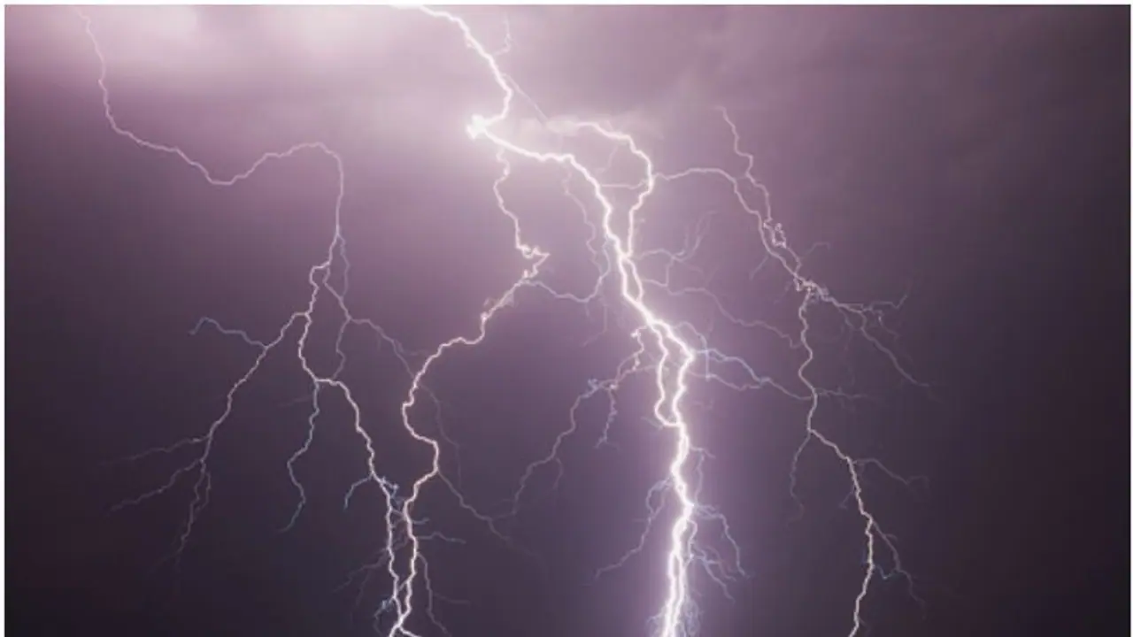 ಕರ್ನಾಟಕದಲ್ಲಿ ಮುಂದುವರಿದ ವರುಣನ ಅಬ್ಬರ: ಸಿಡಿಲಿಗೆ ಕುರಿಗಾಹಿ ಬಲಿ