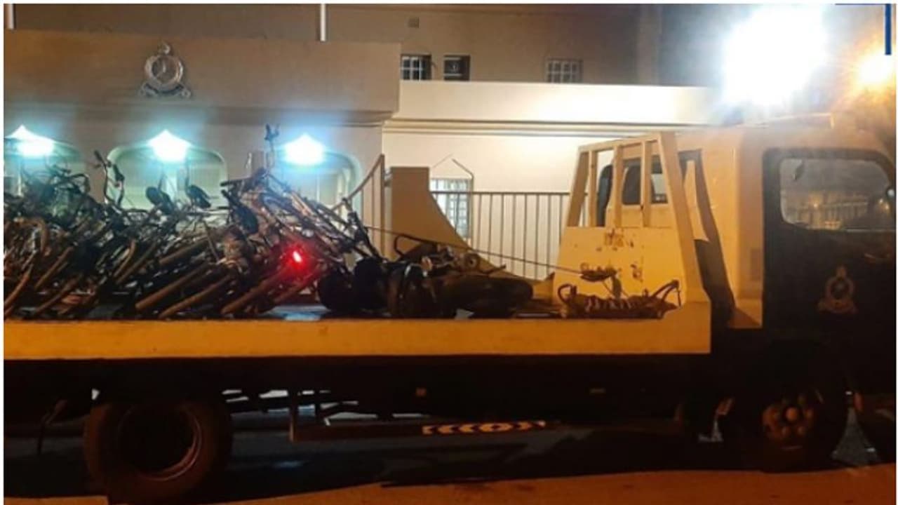 ഗതാഗത നിയമം ലംഘിച്ച 13 പേര് ഒമാനില് പിടിയില്, നിരവധി വാഹനങ്ങൾ പിടിച്ചെടുത്തു ഗതാഗത നിയമം ലംഘിച്ച 13 പേര് ഒമാനില് പിടിയില്, നിരവധി വാഹനങ്ങൾ പിടിച്ചെടുത്തു