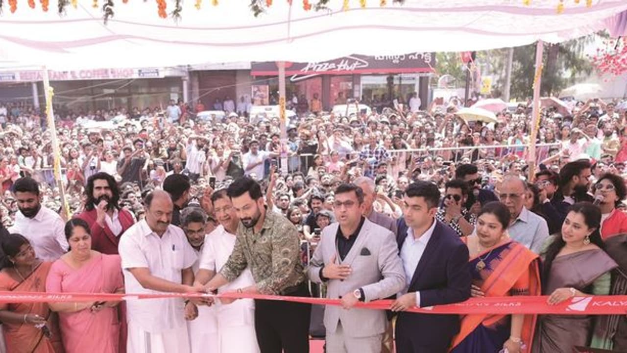 'ദക്ഷിണ കേരളത്തിലെ ഏറ്റവും വലിയ' ഷോപ്പിങ്ങ് സമുച്ചയത്തിന് കൊല്ലത്ത് തുടക്കം 'ദക്ഷിണ കേരളത്തിലെ ഏറ്റവും വലിയ' ഷോപ്പിങ്ങ് സമുച്ചയത്തിന് കൊല്ലത്ത് തുടക്കം