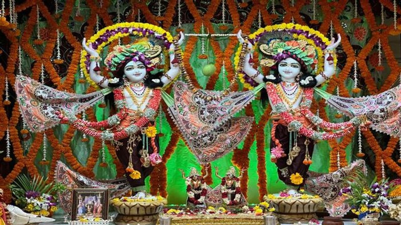 இஸ்கான் கோயிலில் வெகு விமரிசையாக நடந்து முடிந்த 'கௌரா பூர்ணிமா' இஸ்கான் கோயிலில் வெகு விமரிசையாக நடந்து முடிந்த 'கௌரா பூர்ணிமா'