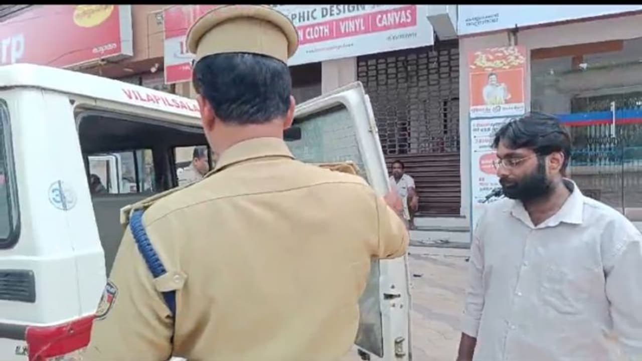 പെൺകുട്ടിയെ മദ്രസാ അധ്യാപകൻ ക്ലാസ് മുറിയിൽ വച്ച് പീഡിപ്പിച്ചു, അമ്മയോട് പറയുമെന്ന് ഭീഷണിയും; 16 വർഷം കഠിന തടവ് പെൺകുട്ടിയെ മദ്രസാ അധ്യാപകൻ ക്ലാസ് മുറിയിൽ വച്ച് പീഡിപ്പിച്ചു, അമ്മയോട് പറയുമെന്ന് ഭീഷണിയും; 16 വർഷം കഠിന തടവ്