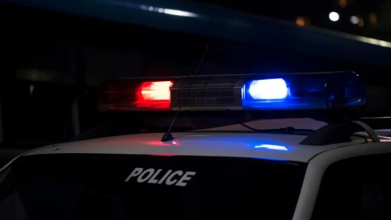 ಪೊಲೀಸರ ಮೇಲೆಯೇ ಲಾಂಗ್ ಬೀಸಿ ತಪ್ಪಿಸಿಕೊಳ್ಳಲೆತ್ನಿಸಿದ ಶಿವಾಜಿನಗರದ ರೌಡಿಶೀಟರ್ ಪೊಲೀಸರ ಮೇಲೆಯೇ ಲಾಂಗ್ ಬೀಸಿ ತಪ್ಪಿಸಿಕೊಳ್ಳಲೆತ್ನಿಸಿದ ಶಿವಾಜಿನಗರದ ರೌಡಿಶೀಟರ್