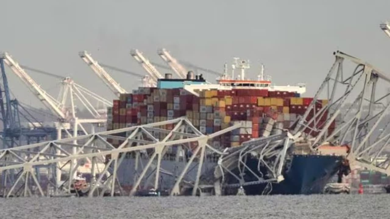 അമേരിക്കയിൽ പാലം തകരാനിടയായ കപ്പലിലെ ജീവനക്കാരെല്ലാം ഇന്ത്യക്കാർ: വൻ അപകടം നടന്നത് വാഹനങ്ങൾ പാലത്തിലുള്ളപ്പോൾ അമേരിക്കയിൽ പാലം തകരാനിടയായ കപ്പലിലെ ജീവനക്കാരെല്ലാം ഇന്ത്യക്കാർ: വൻ അപകടം നടന്നത് വാഹനങ്ങൾ പാലത്തിലുള്ളപ്പോൾ