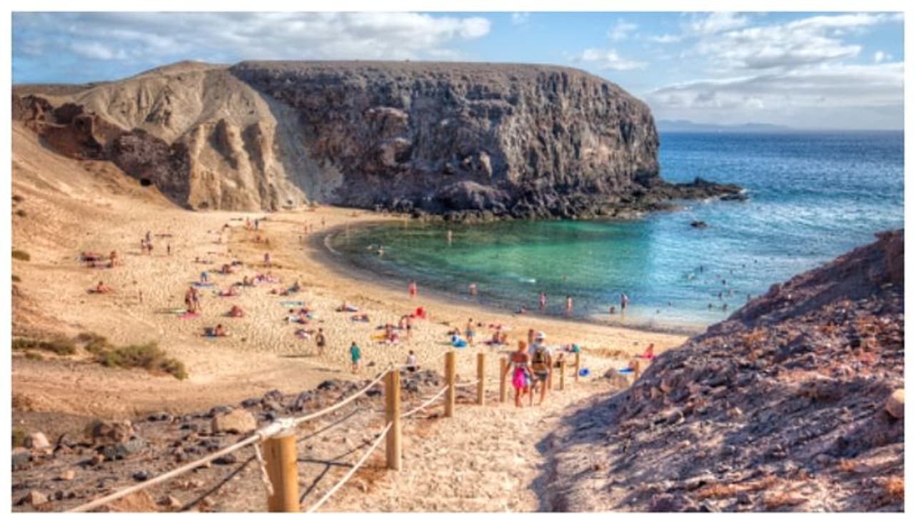 ലക്ഷങ്ങളുടെ വിലയുള്ള മണല്‍...; മോഷ്ടിച്ചാല്‍ പിഴ 2.69 ലക്ഷം വരെ, ഇത് പൊന്നും വിലയുള്ള ബീച്ച് !