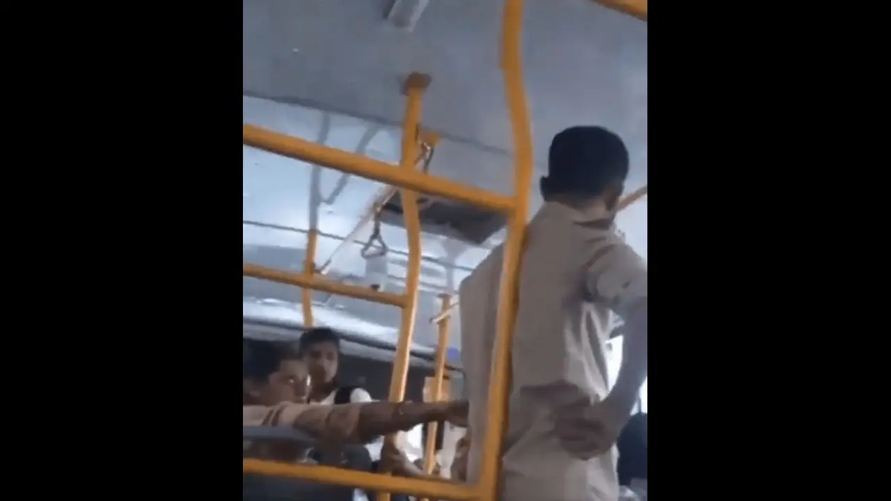 Viral Video: Bus conductor suspended after assaulting woman passenger in Bengaluru (WATCH) Viral Video: Bus conductor suspended after assaulting woman passenger in Bengaluru (WATCH)