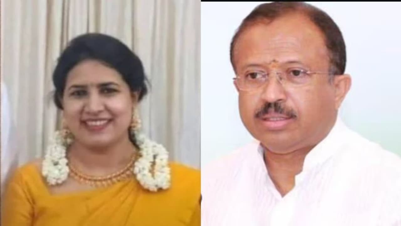 വീണ കരിമണൽ കമ്പനിക്ക് നൽകിയ സേവനം പറയട്ടെ; സതീശനും നോവും, അഴിമതിക്കാര് കണക്ക് പറയേണ്ടി വരുമെന്നും മുരളീധരൻ വീണ കരിമണൽ കമ്പനിക്ക് നൽകിയ സേവനം പറയട്ടെ; സതീശനും നോവും, അഴിമതിക്കാര് കണക്ക് പറയേണ്ടി വരുമെന്നും മുരളീധരൻ