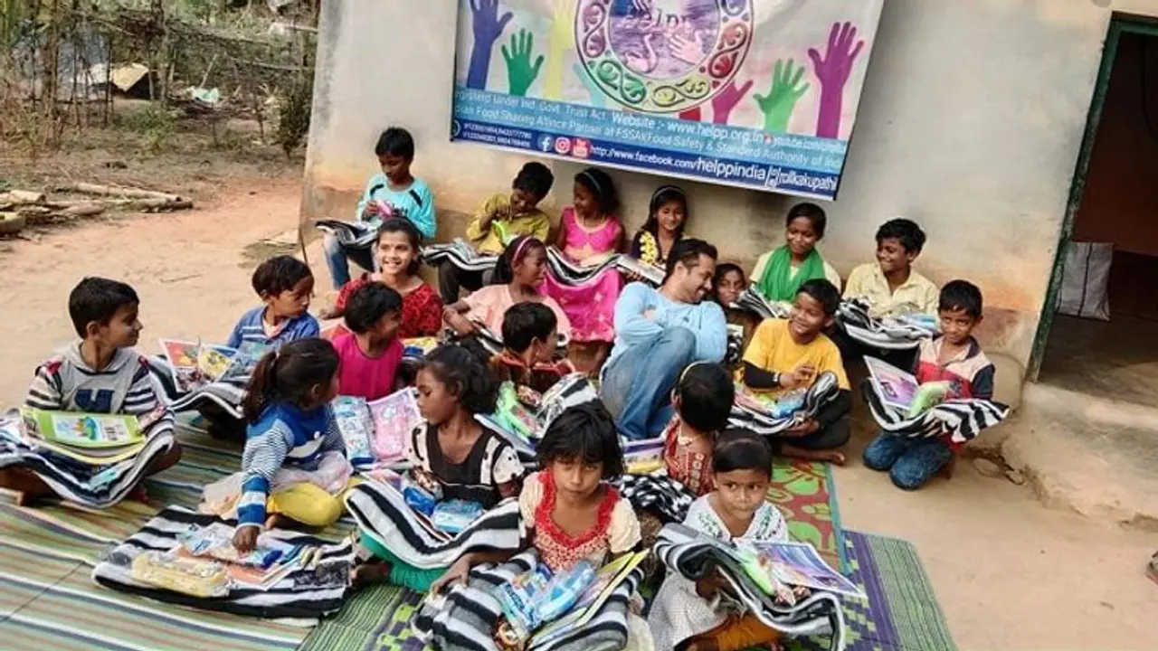 वेस्ट बंगाल का ये फूड डिलीवरी एजेंट बना बेगर्स चाइल्ड का सहारा, कैंसिल ऑर्डर का फ्री खाना एजूकेशन भी  