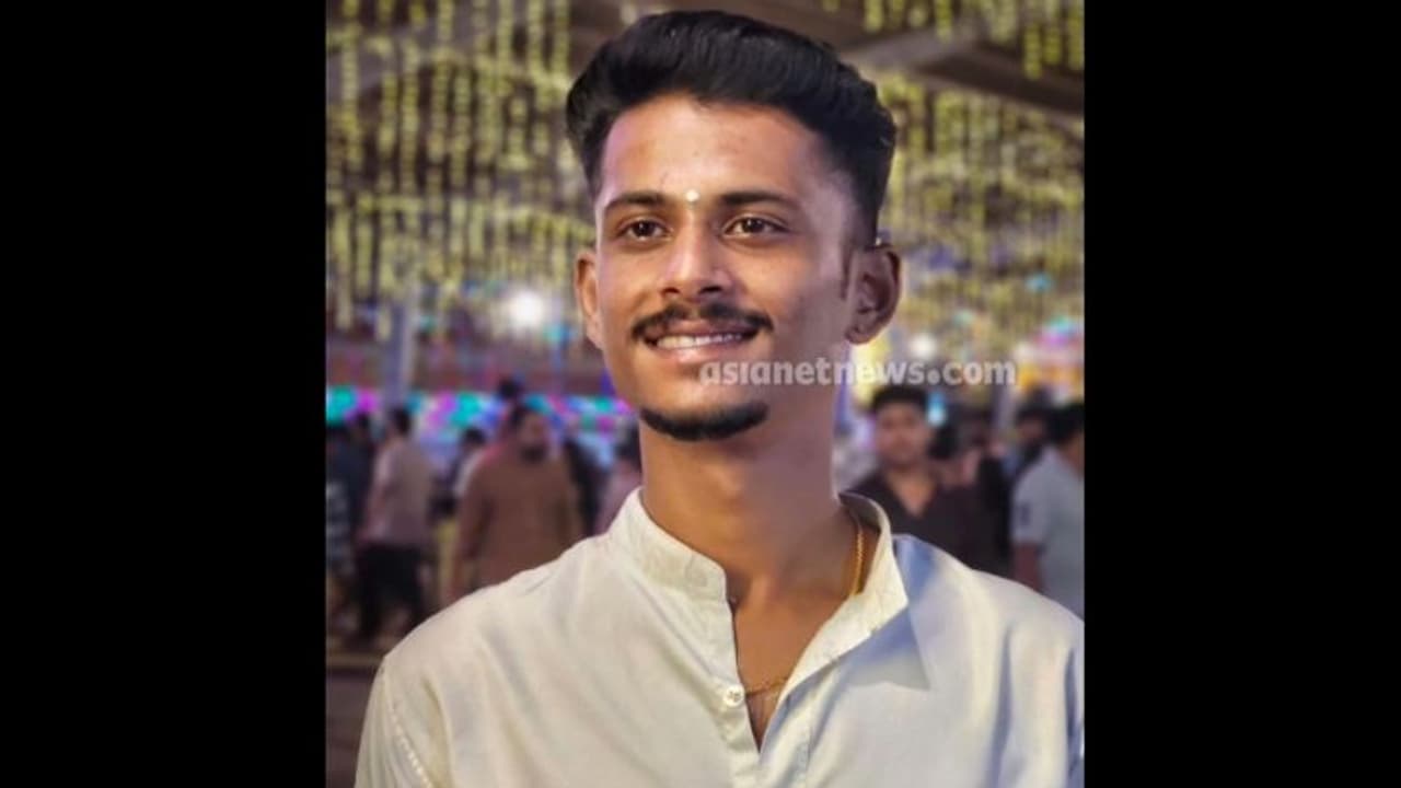 തിരുവനന്തപുരത്ത് യുവാവിനെ വെട്ടിക്കൊന്ന കേസ്: നാല് പ്രതികള് പിടിയില് തിരുവനന്തപുരത്ത് യുവാവിനെ വെട്ടിക്കൊന്ന കേസ്: നാല് പ്രതികള് പിടിയില്