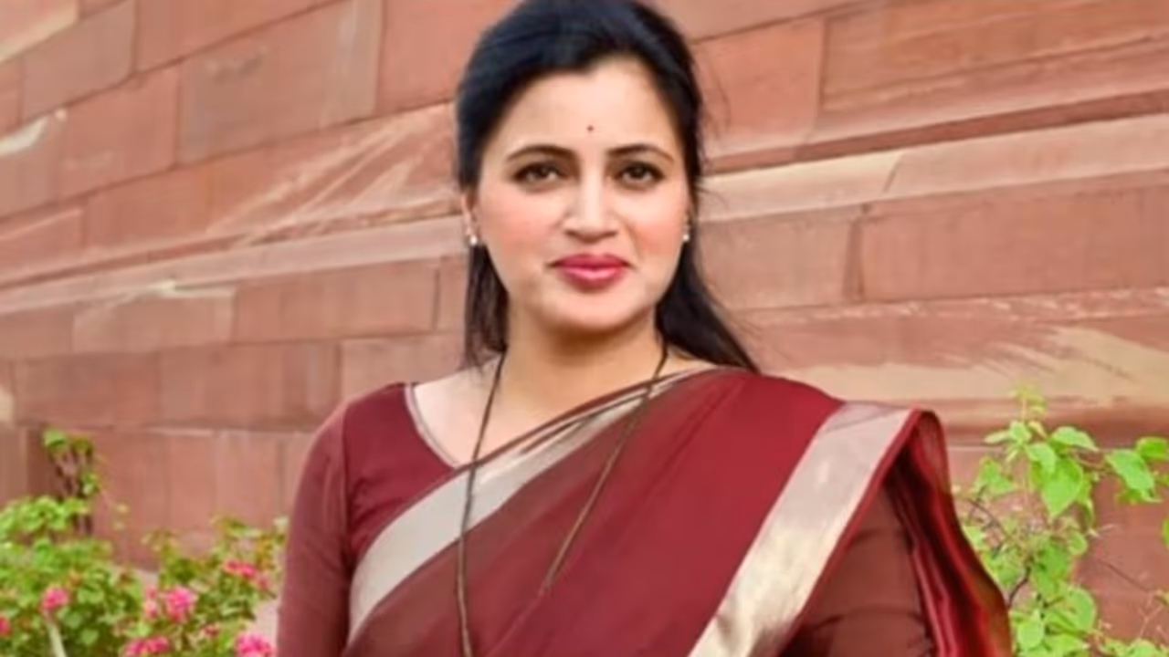 సినీ నటి నవనీత్ రాణాకు బీజేపీ అమరావతి టికెట్