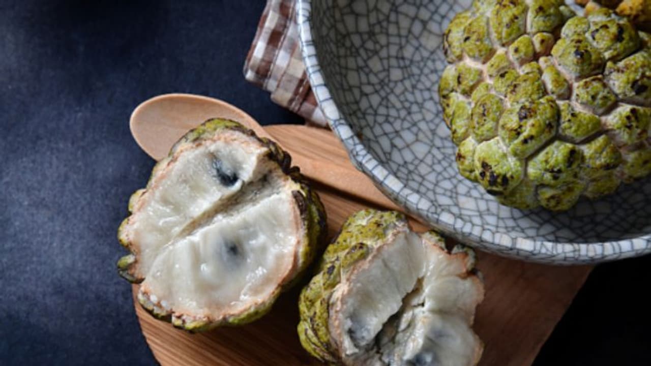 ശ്വാസകോശത്തിന്റെ ആരോഗ്യത്തിന് സീതപ്പഴം; അറിയാം മറ്റ് ഗുണങ്ങള്... ശ്വാസകോശത്തിന്റെ ആരോഗ്യത്തിന് സീതപ്പഴം; അറിയാം മറ്റ് ഗുണങ്ങള്...