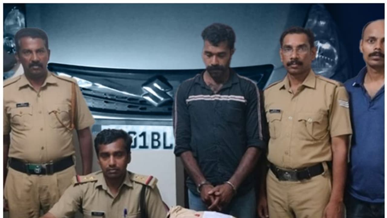 സ്വിഫ്റ്റ് കാറിനെ കുറിച്ച് രഹസ്യ വിവരം; കൃത്യമായ പദ്ധതി തയാറാക്കി എക്സൈസ്; പരിശോധനയിൽ കഞ്ചാവ് പിടികൂടി സ്വിഫ്റ്റ് കാറിനെ കുറിച്ച് രഹസ്യ വിവരം; കൃത്യമായ പദ്ധതി തയാറാക്കി എക്സൈസ്; പരിശോധനയിൽ കഞ്ചാവ് പിടികൂടി