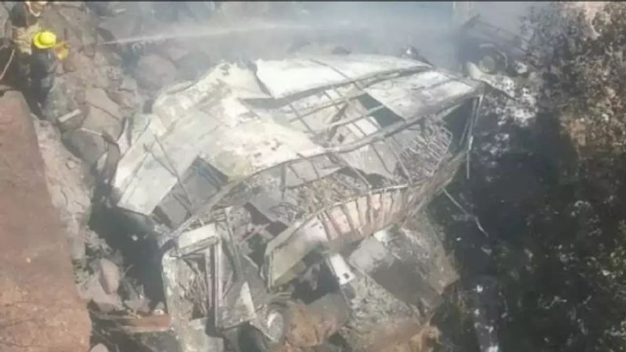 45 മരണം, രക്ഷപ്പെട്ടത് എട്ടുവയസുകാരി മാത്രം; ബസ് അപകടത്തില് വിശദമായ അന്വേഷണമെന്ന് ദക്ഷിണാഫ്രിക്കന് മന്ത്രി 45 മരണം, രക്ഷപ്പെട്ടത് എട്ടുവയസുകാരി മാത്രം; ബസ് അപകടത്തില് വിശദമായ അന്വേഷണമെന്ന് ദക്ഷിണാഫ്രിക്കന് മന്ത്രി