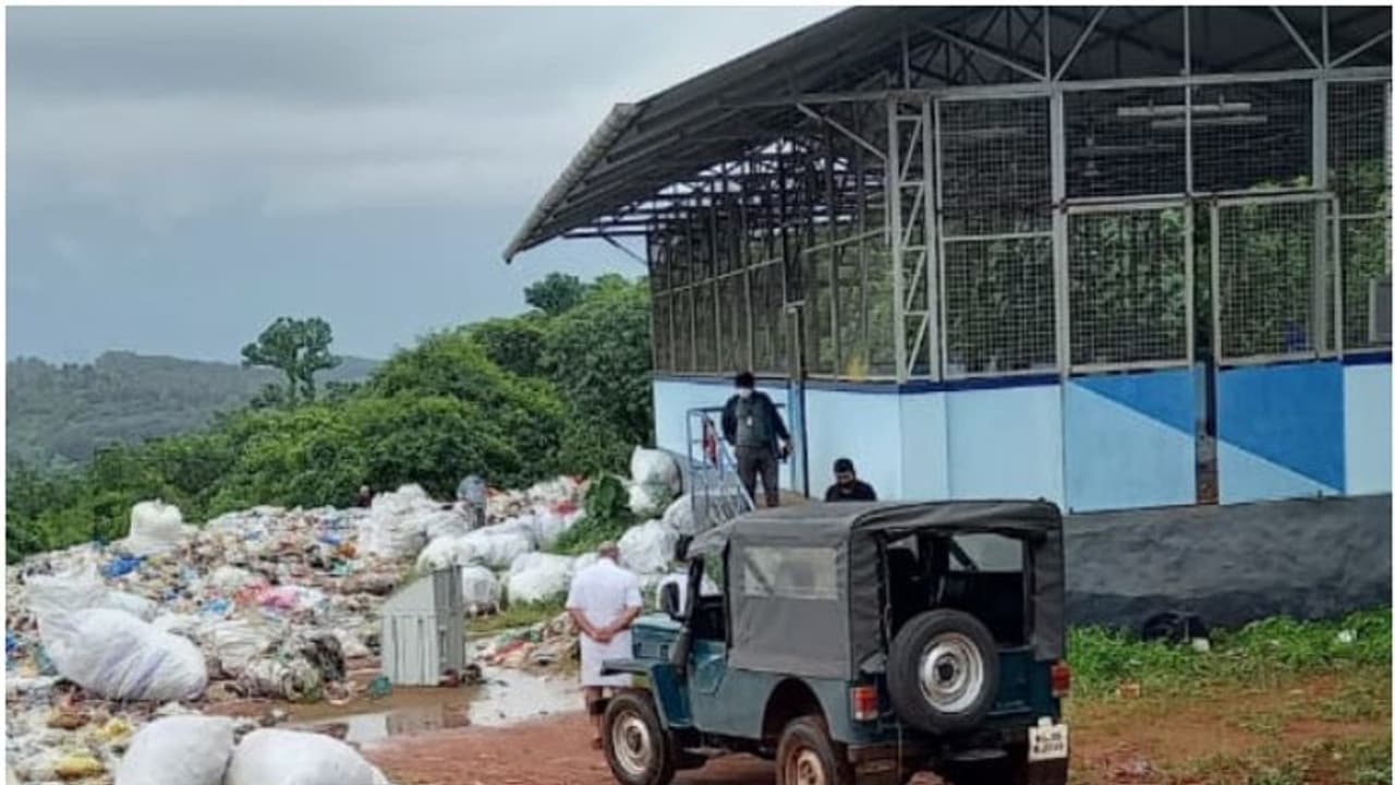 ഉയര്ന്ന താപനില: മാലിന്യ സംസ്കരണ കേന്ദ്രങ്ങളില് സുരക്ഷാ പരിശോധന നടത്തി ഉയര്ന്ന താപനില: മാലിന്യ സംസ്കരണ കേന്ദ്രങ്ങളില് സുരക്ഷാ പരിശോധന നടത്തി