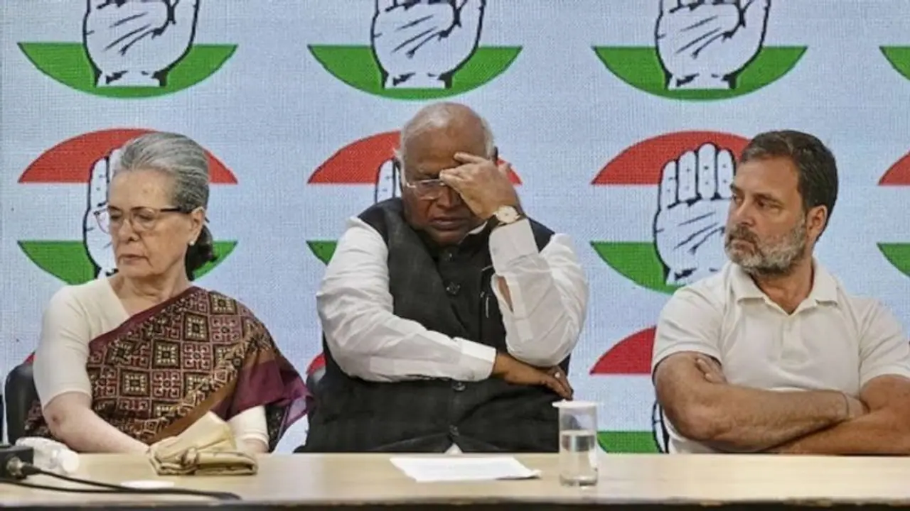 ದೆಹಲಿ ಹೈಕೋರ್ಟ್ ಅರ್ಜಿ ತಿರಸ್ಕರಿಸಿದ ಬೆನ್ನಲ್ಲಿಯೇ ಕಾಂಗ್ರೆಸ್ಗೆ 1700 ಕೋಟಿ ರೂಪಾಯಿ ಐಟಿ ನೋಟಿಸ್! ದೆಹಲಿ ಹೈಕೋರ್ಟ್ ಅರ್ಜಿ ತಿರಸ್ಕರಿಸಿದ ಬೆನ್ನಲ್ಲಿಯೇ ಕಾಂಗ್ರೆಸ್ಗೆ 1700 ಕೋಟಿ ರೂಪಾಯಿ ಐಟಿ ನೋಟಿಸ್!