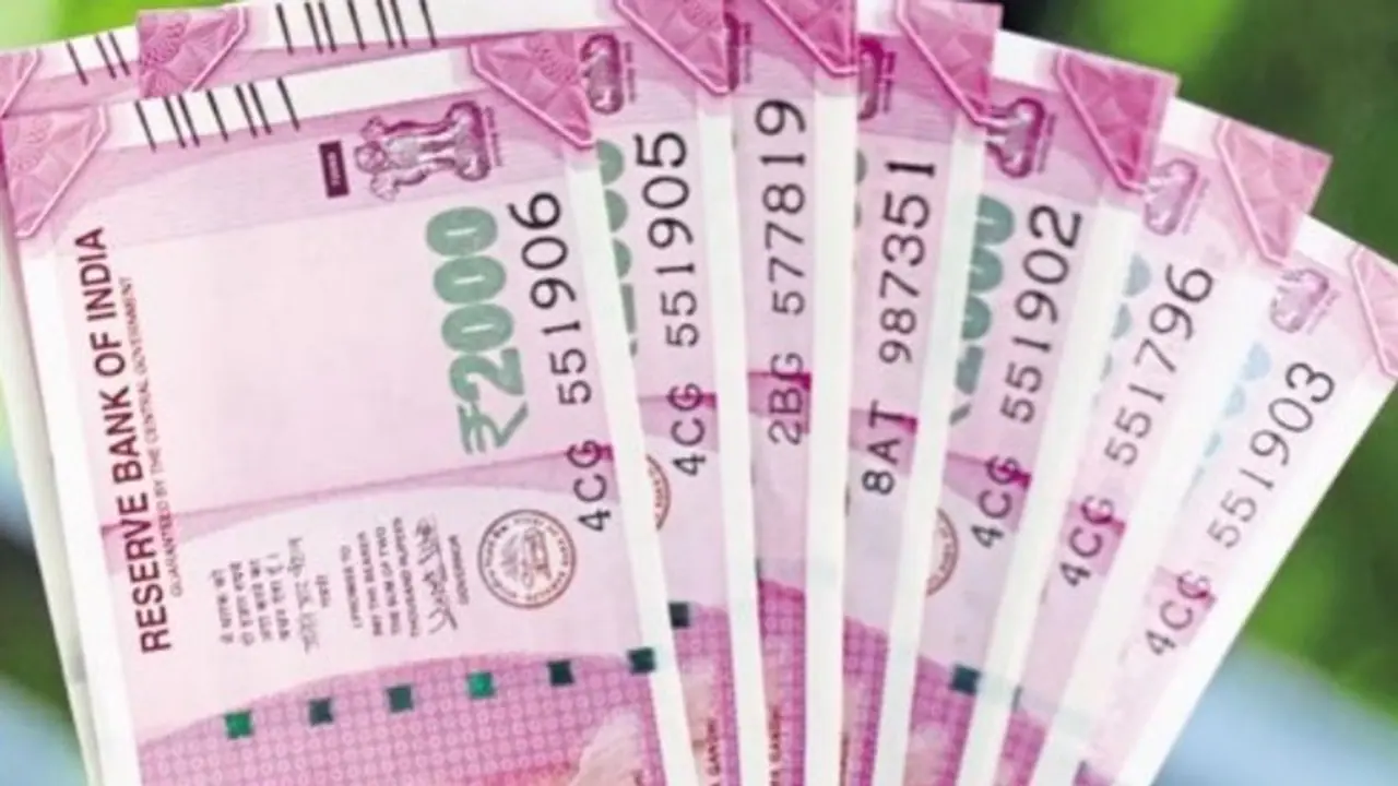 ഏപ്രിൽ ഒന്നിന് 2,000 രൂപ നോട്ടിനെന്ത് സംഭവിക്കും; ആർബിഐ പറയുന്നത് ഇങ്ങനെ ഏപ്രിൽ ഒന്നിന് 2,000 രൂപ നോട്ടിനെന്ത് സംഭവിക്കും; ആർബിഐ പറയുന്നത് ഇങ്ങനെ