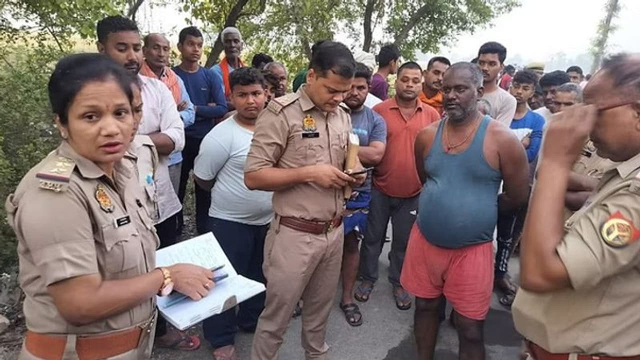 UP News: देवरिया में चाय बनाते समय हुआ अचानक धमाका...3 बच्चों संग मां की मौत