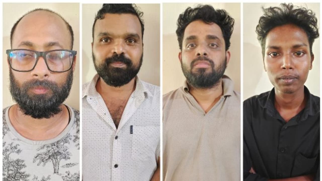 ഇടുന്ന പണത്തിന് 40 ശതമാനം ലാഭം, എല്ലാം ഓൺലൈനിൽ; ആലപ്പുഴ സ്വദേശി കൊടുത്തത് 5.5 ലക്ഷം രൂപ, ഒടുവിൽ 4 പേർ കുടുങ്ങി ഇടുന്ന പണത്തിന് 40 ശതമാനം ലാഭം, എല്ലാം ഓൺലൈനിൽ; ആലപ്പുഴ സ്വദേശി കൊടുത്തത് 5.5 ലക്ഷം രൂപ, ഒടുവിൽ 4 പേർ കുടുങ്ങി