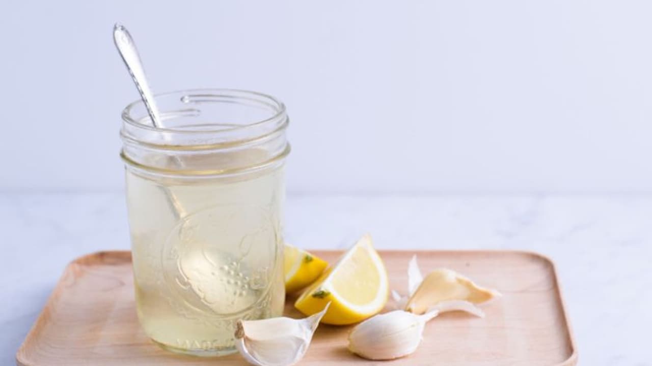 രാവിലെ വെറുംവയറ്റില് വെളുത്തുള്ളി ജ്യൂസ് കുടിക്കൂ; അറിയാം ഗുണങ്ങള്... രാവിലെ വെറുംവയറ്റില് വെളുത്തുള്ളി ജ്യൂസ് കുടിക്കൂ; അറിയാം ഗുണങ്ങള്...