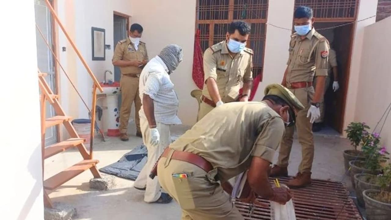 UP News: 2 बच्चों संग पत्नी को मार डाला...3 दिन तक लाशों के साथ सोता रहा POP कारीगर...Shocking Reason UP News: 2 बच्चों संग पत्नी को मार डाला...3 दिन तक लाशों के साथ सोता रहा POP कारीगर...Shocking Reason