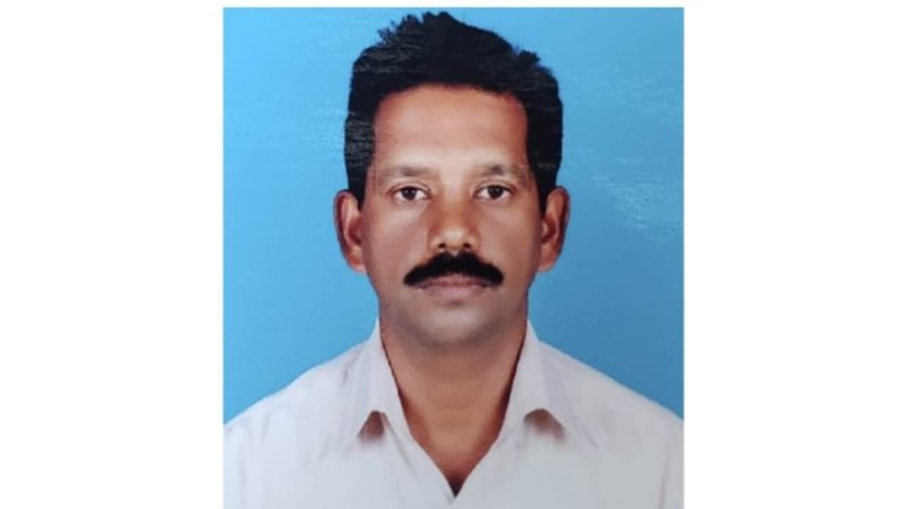 ഹൃദയാഘാതം മൂലം താമസ സ്ഥലത്തുവെച്ച് മരിച്ച പ്രവാസി മലയാളിയുടെ മൃതദേഹം ഖബറടക്കി ഹൃദയാഘാതം മൂലം താമസ സ്ഥലത്തുവെച്ച് മരിച്ച പ്രവാസി മലയാളിയുടെ മൃതദേഹം ഖബറടക്കി