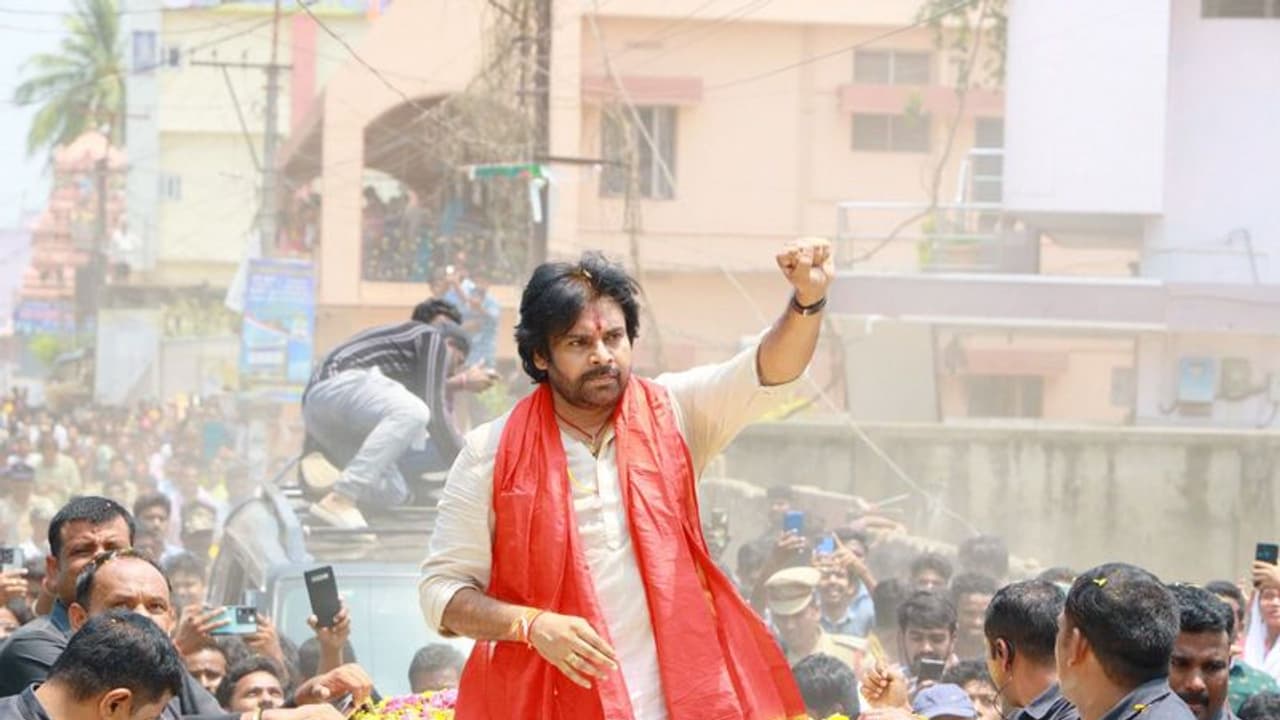  నన్ను, నా సిబ్బందిని బ్లేడ్లతో కోస్తున్నారు: పవన్ కళ్యాణ్