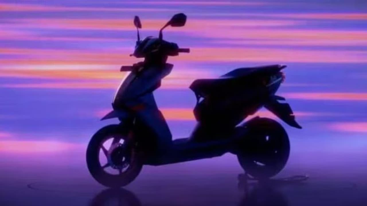 புது எலக்ட்ரிக் ஸ்கூட்டரை வாங்க போறீங்களா.. வெயிட் பண்ணுங்க பாஸ்.. 2 எலக்ட்ரிக் ஸ்கூட்டர்கள் வருது! புது எலக்ட்ரிக் ஸ்கூட்டரை வாங்க போறீங்களா.. வெயிட் பண்ணுங்க பாஸ்.. 2 எலக்ட்ரிக் ஸ்கூட்டர்கள் வருது!