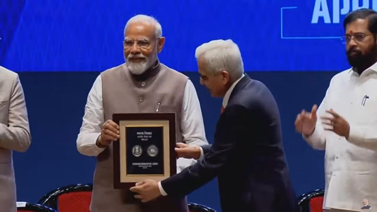 PM Modi releases commemorative coin on 90th anniversary of Reserve Bank of India (WATCH) PM Modi releases commemorative coin on 90th anniversary of Reserve Bank of India (WATCH)