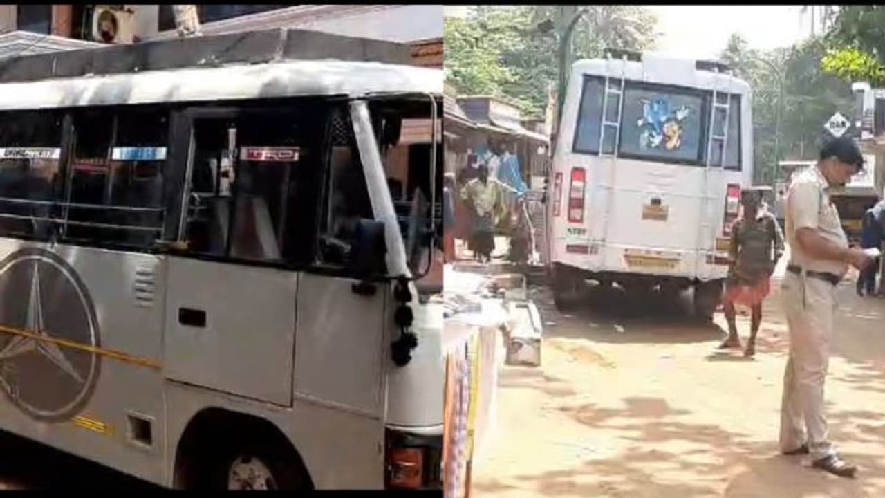 അമിതവേഗം; വർക്കലയിൽ ട്രാവലർ വാൻ നിയന്ത്രണം വിട്ട് ബലിതർപ്പണത്തിനെത്തിയ അമ്മയെയും കുഞ്ഞിനെയും ഇടിച്ചിട്ടു അമിതവേഗം; വർക്കലയിൽ ട്രാവലർ വാൻ നിയന്ത്രണം വിട്ട് ബലിതർപ്പണത്തിനെത്തിയ അമ്മയെയും കുഞ്ഞിനെയും ഇടിച്ചിട്ടു