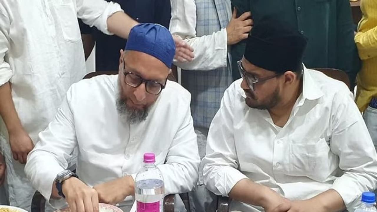 Mukhtar Ansari News: असदुद्दीन ओवैसी ने उमर को लगाया गले...खाया खाना...तुम हो फिरौन तो मूसा भी जरूर आएगा... Mukhtar Ansari News: असदुद्दीन ओवैसी ने उमर को लगाया गले...खाया खाना...तुम हो फिरौन तो मूसा भी जरूर आएगा...
