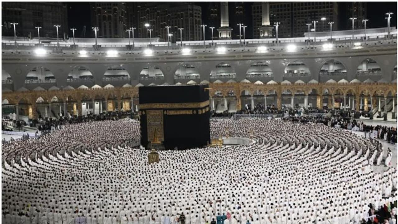 മക്ക മസ്ജിദുൽ ഹറാമിൽ തിരക്കേറുന്നു; ഒരോ നമസ്കാര വേളയിലും ഹറമിലെത്തുന്നത് ലക്ഷക്കണക്കിന് വിശ്വാസികൾ മക്ക മസ്ജിദുൽ ഹറാമിൽ തിരക്കേറുന്നു; ഒരോ നമസ്കാര വേളയിലും ഹറമിലെത്തുന്നത് ലക്ഷക്കണക്കിന് വിശ്വാസികൾ