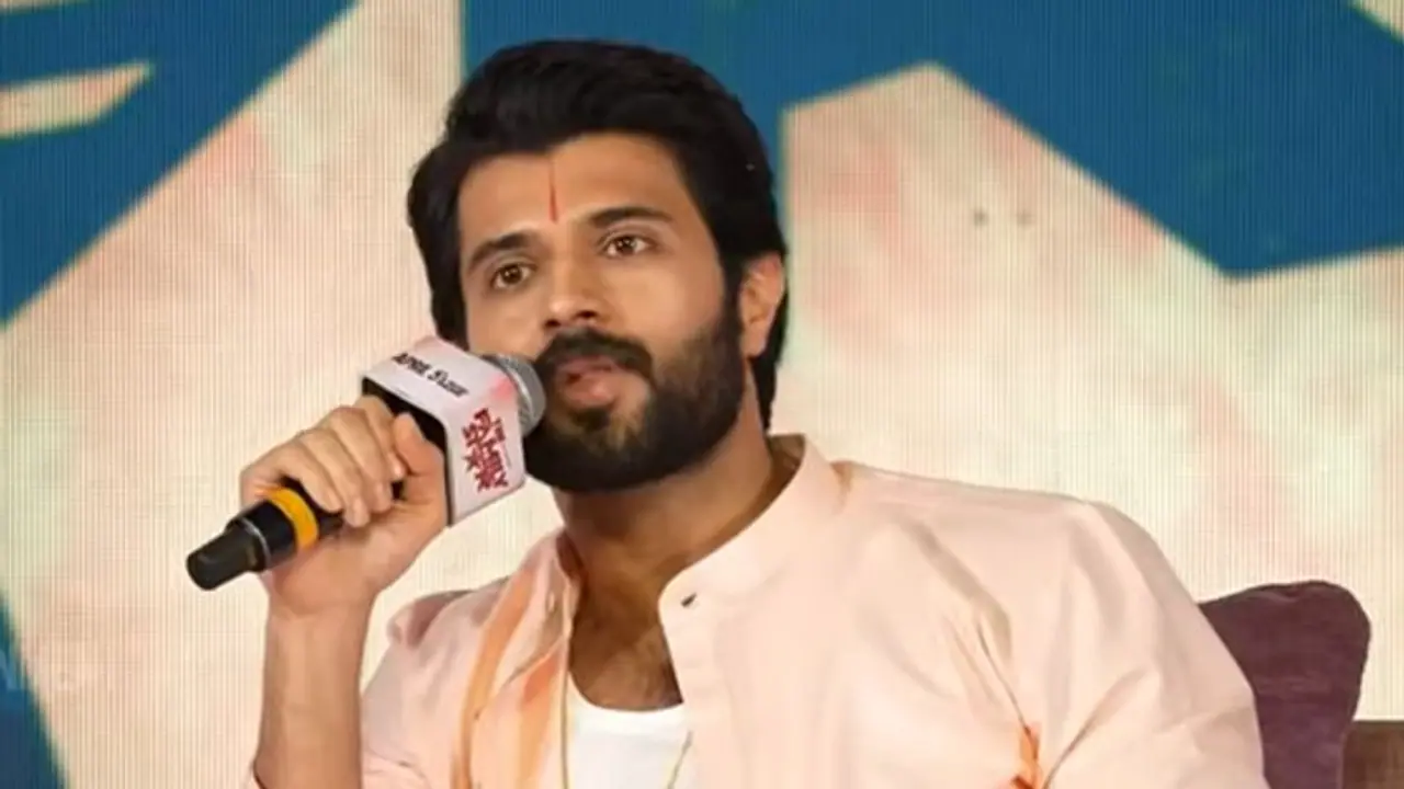 നെഗറ്റീവ് റിവ്യൂ കേരളത്തില് മാത്രം അല്ല തെലുങ്കിലും പ്രശ്നം; കേസുമായി വിജയ് ദേവരകൊണ്ട ഫാന്സ് നെഗറ്റീവ് റിവ്യൂ കേരളത്തില് മാത്രം അല്ല തെലുങ്കിലും പ്രശ്നം; കേസുമായി വിജയ് ദേവരകൊണ്ട ഫാന്സ്